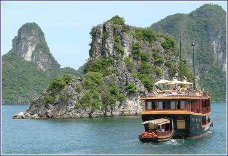Halong Bay Vietnam 